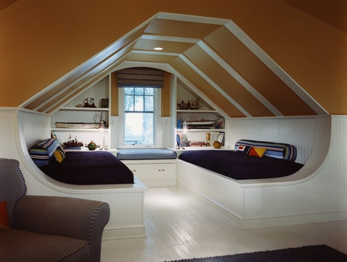 How to decorate a room with slanted ceilings