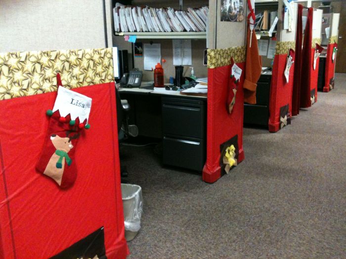 How to decorate office in christmas