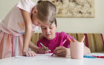 Mewarnai gambar ibu dan anak